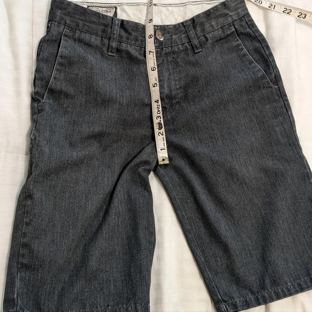 Volcom flat front shorts size 26 waist size 12